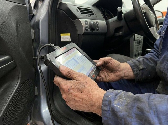 Detecta el fallo antes de que empeore: diagnosis electrónica de vehículos en Verín - Imagen 1