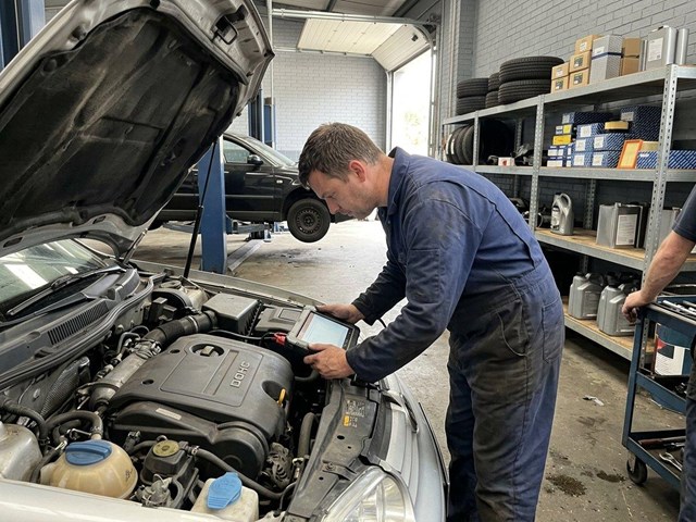El taller mecánico que repara tu coche en Verín