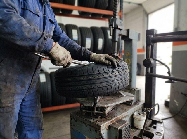 Encuentra lo mejor para tu coche: venta y montaje de neumáticos en Verín - Imagen 1