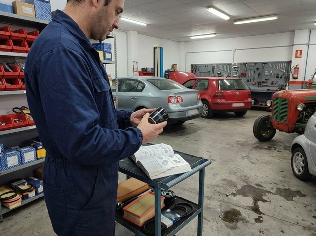 La pieza que necesitas, sin esperas: repuestos y recambios para coches en Verín - Imagen 1